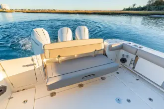 Thumbnail von Boston Whaler 365 Conquest