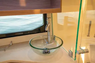 Thumbnail von Boston Whaler 365 Conquest