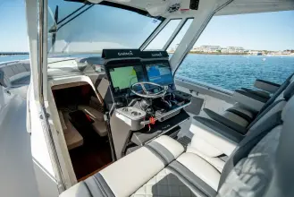 Thumbnail von Pursuit S 428 Moore Time