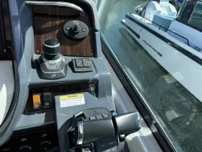 Thumbnail von Cruisers Yachts 35 Express