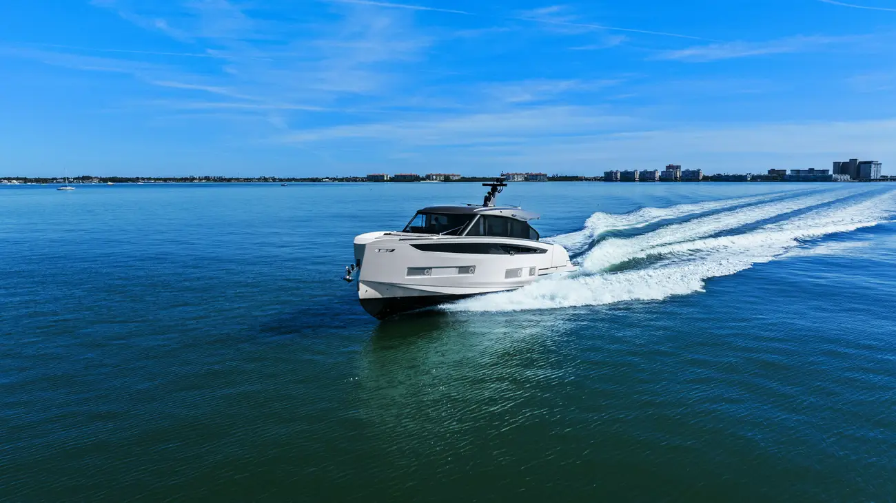 Thumbnail von Azimut Seadeck 6