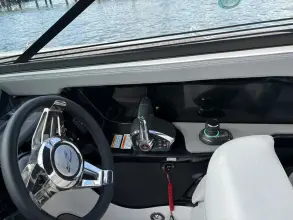 Thumbnail von Sea Ray SLX 280 с внешним двигателем