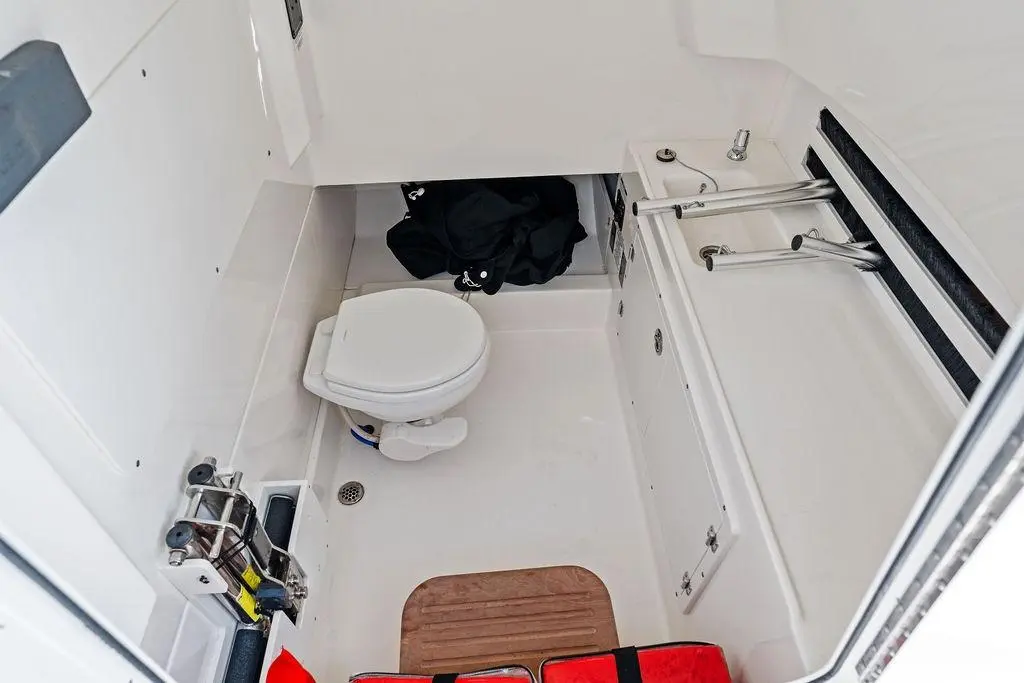 Thumbnail von Boston Whaler 330 Outrage
