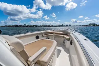 Thumbnail von Boston Whaler 330 Outrage