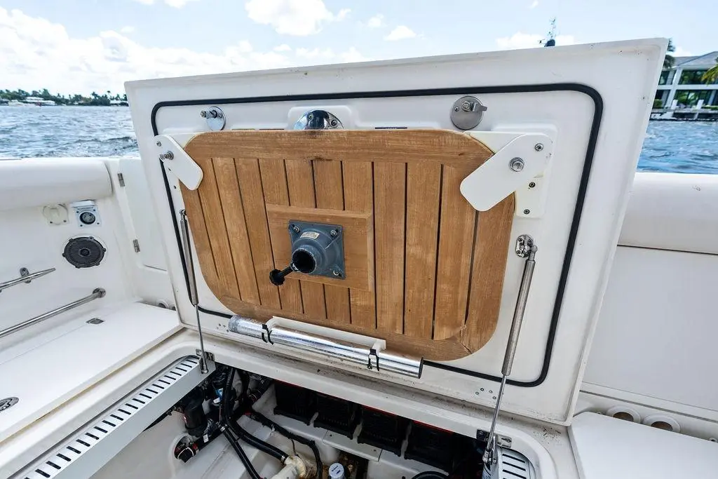 Thumbnail von Boston Whaler 330 Outrage