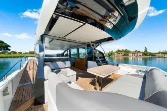 Thumbnail von Sunseeker 65 Sport Yacht
