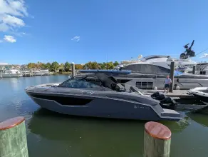 Thumbnail von Cruisers Yachts 38 GLS OB