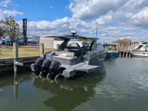 Thumbnail von Cruisers Yachts 38 GLS OB