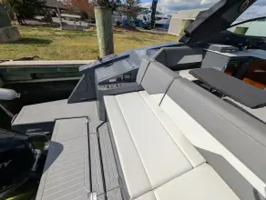 Thumbnail von Cruisers Yachts 38 GLS OB