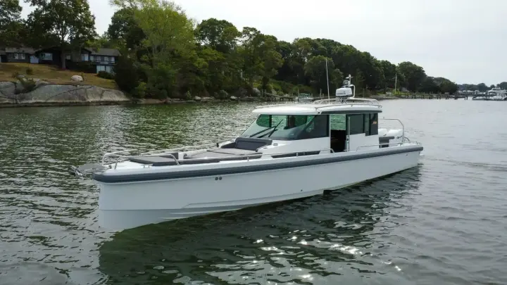 Axopar 37 Sport Cabin Island Time