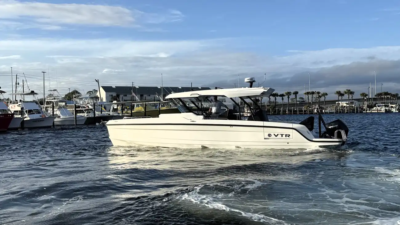 Cruisers Yachts 38 VTR