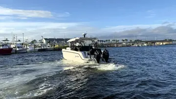 Thumbnail von Cruisers Yachts 38 VTR