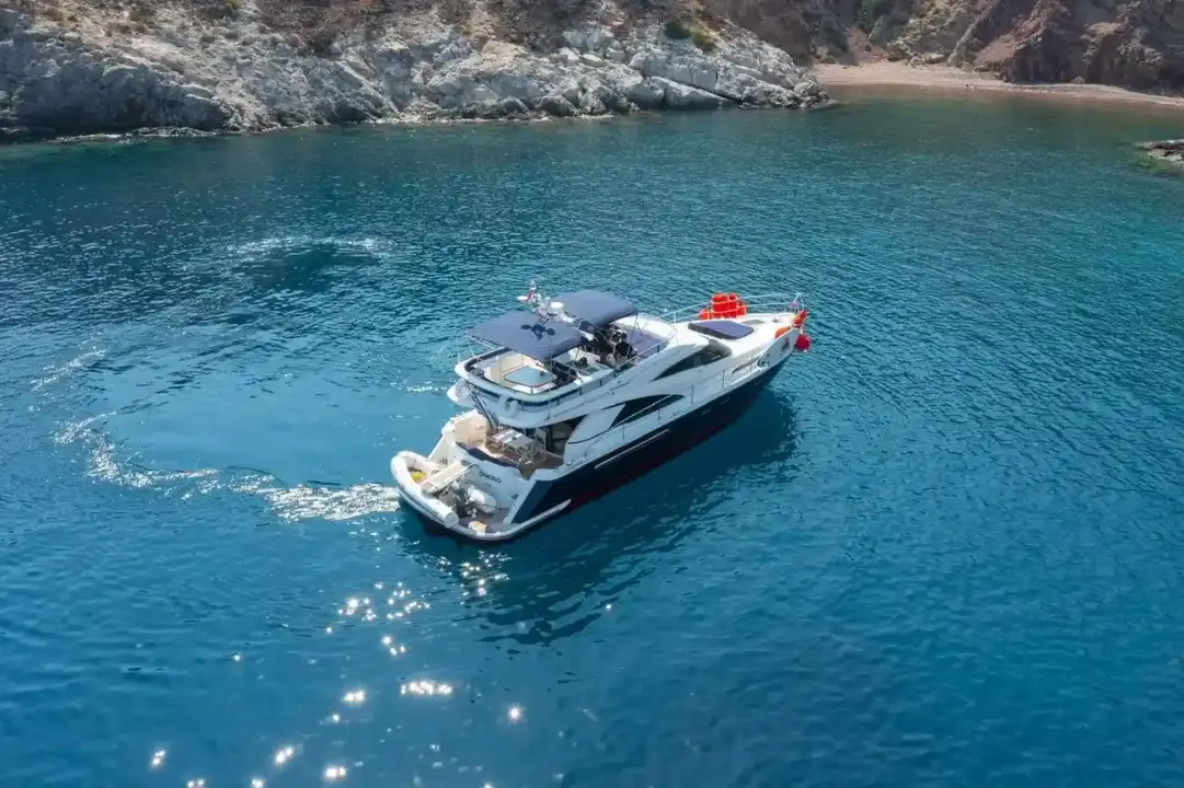 Fairline Squadron 58 M/Y ONEIRO