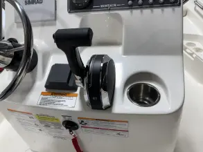 Thumbnail von Boston Whaler 170 Montauk