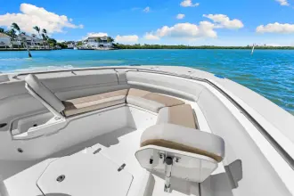 Thumbnail von Boston Whaler 380 Outrage