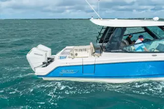 Thumbnail von Boston Whaler 330 Vantage