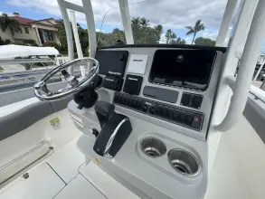 Thumbnail von Boston Whaler 230 Outrage