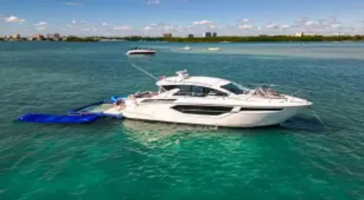 Cruisers Yachts 42 Cantius