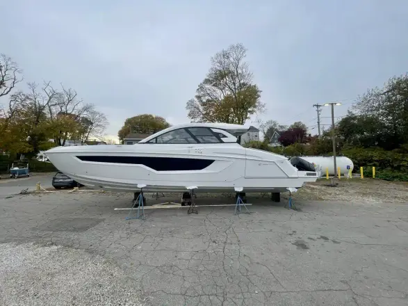 Cruisers Yachts 50 GLS OB