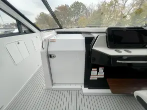 Thumbnail von Cruisers Yachts 50 GLS OB