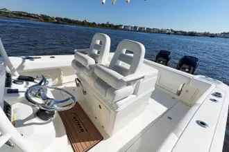 Thumbnail von Boston Whaler 320 Outrage