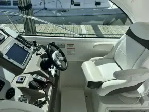 Thumbnail von Cruisers Yachts 390 Coupe Bail Out