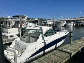 Thumbnail von Cruisers Yachts 390 Coupe Bail Out