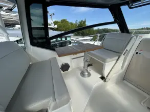 Thumbnail von Boston Whaler 325 Conquest