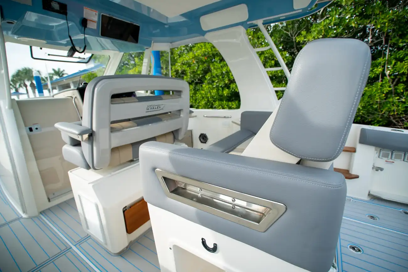 Thumbnail von Boston Whaler 350 Realm