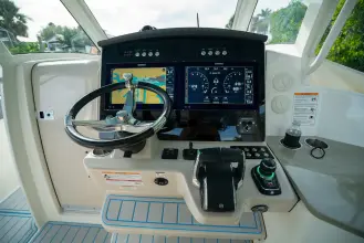 Thumbnail von Boston Whaler 350 Realm