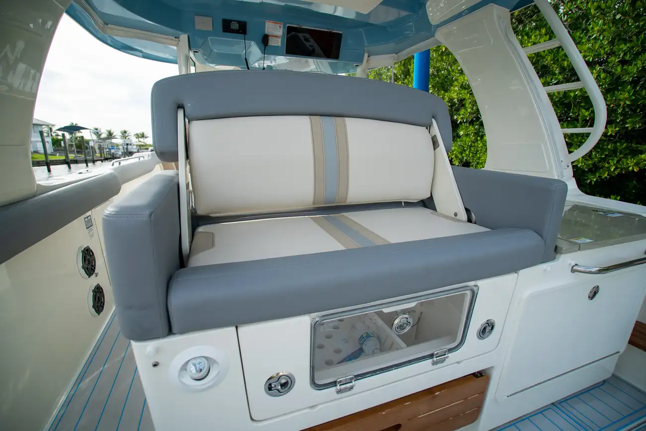 Thumbnail von Boston Whaler 350 Realm