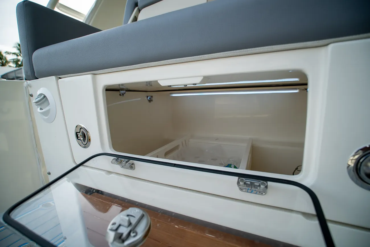 Thumbnail von Boston Whaler 350 Realm