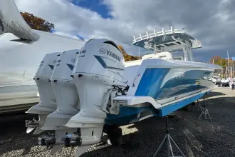 Thumbnail von Intrepid 400 Cuddy