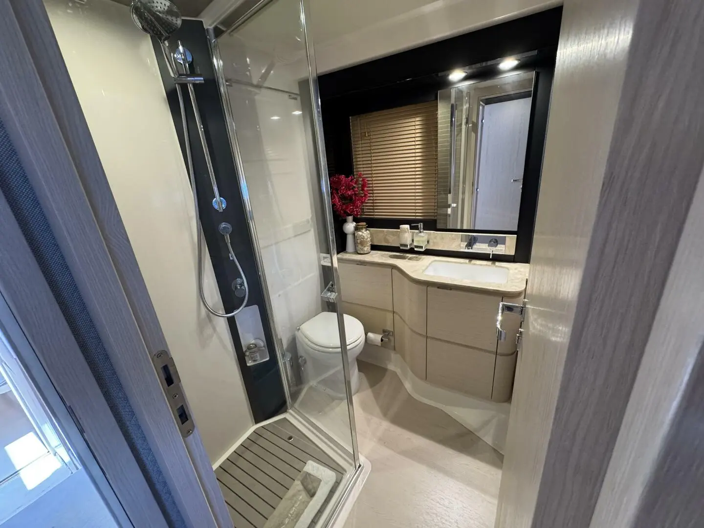 Thumbnail von Azimut 66