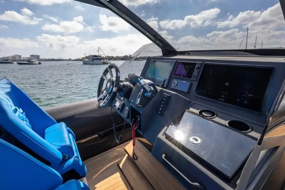 Thumbnail von Technohull 38 Grand Sport