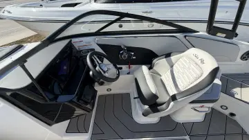 Thumbnail von Sea Ray SPX 210 Fuoribordo