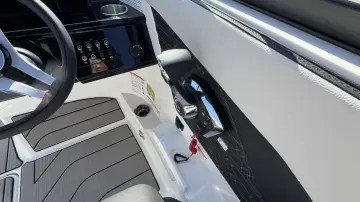 Thumbnail von Sea Ray SPX 210 Fuoribordo