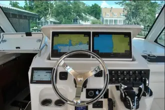 Thumbnail von Grady White Express 330