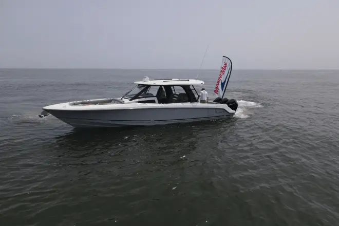 Boston Whaler 350 Realm