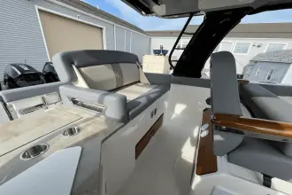 Thumbnail von Boston Whaler 350 Realm