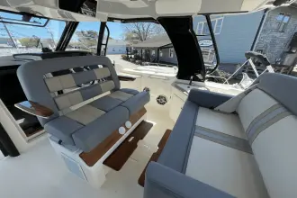 Thumbnail von Boston Whaler 350 Realm