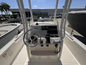 Thumbnail von Boston Whaler 210 Montauk