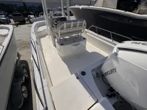 Thumbnail von Boston Whaler 210 Montauk
