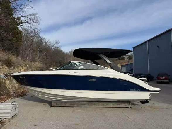 Sea Ray SLX 260