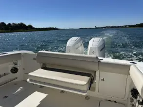 Thumbnail von Boston Whaler 330 Outrage