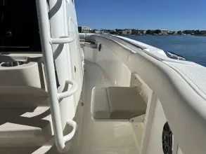 Thumbnail von Boston Whaler 330 Outrage