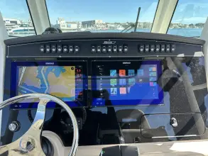 Thumbnail von Boston Whaler 330 Outrage