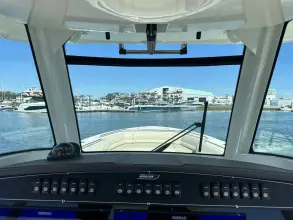 Thumbnail von Boston Whaler 330 Outrage