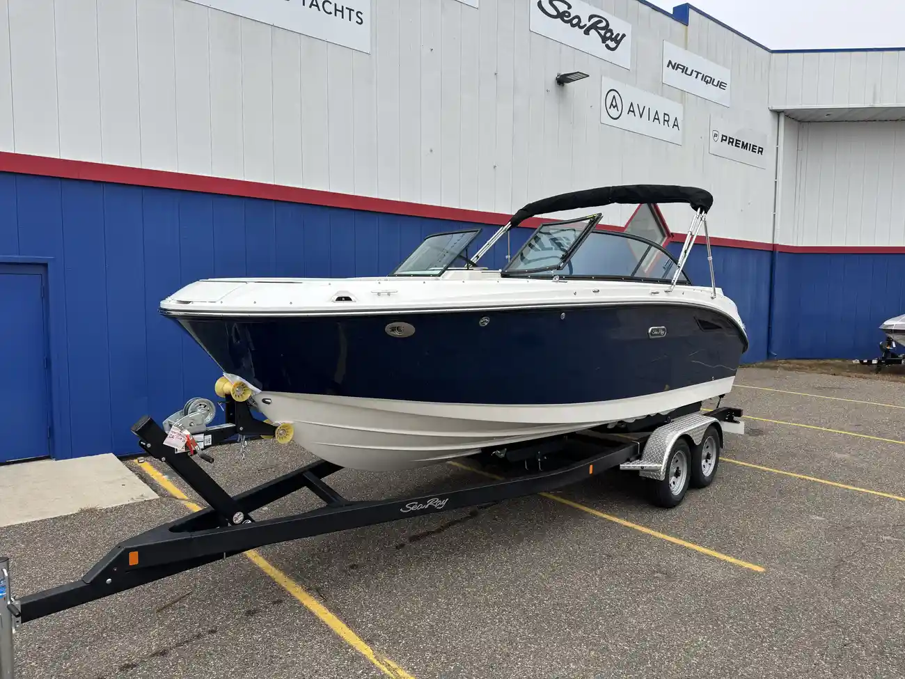 Sea Ray SDX 230