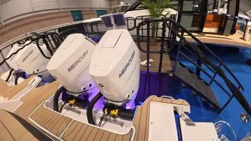 Thumbnail von Sea Ray SLX 310 s motorem